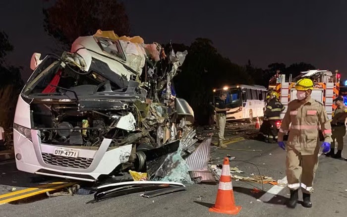 Tragédia na BR-153 deixa cinco mortos, diz PRF, após Acidente entre carreta e dois ônibus
