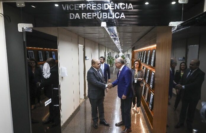 Ibaneis Rocha vai convocar edição do Fórum Nacional de Governadores para debater tarifas americanas