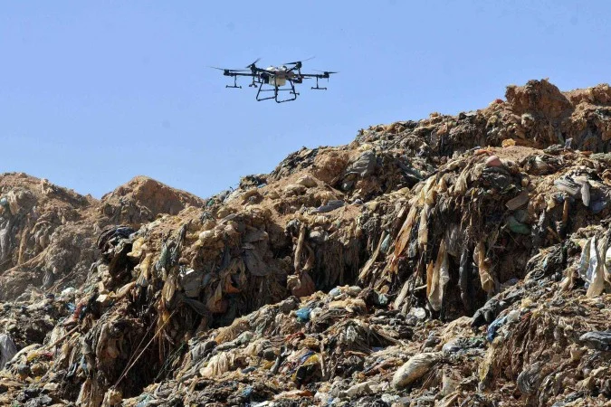 Drones contra infestação de moscas no lixão que desmoronou