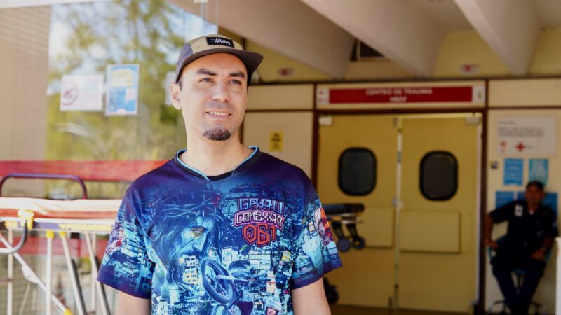 No Dia do Motociclista, motoboy que sobreviveu a graves lesões alerta para riscos no trânsito