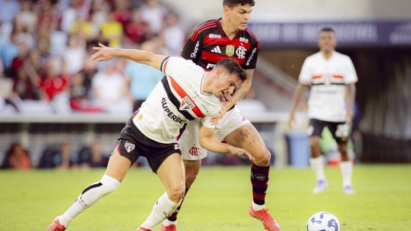 O que aconteceu com Ayrton Lucas? Lateral do Flamengo sofre lesão assustadora contra o São Paulo