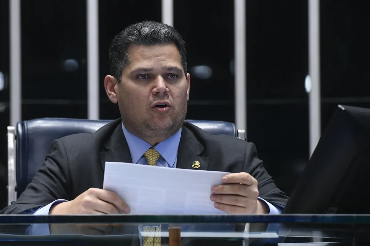 Alcolumbre retira legalização de cassinos da pauta e alega falta de quorum