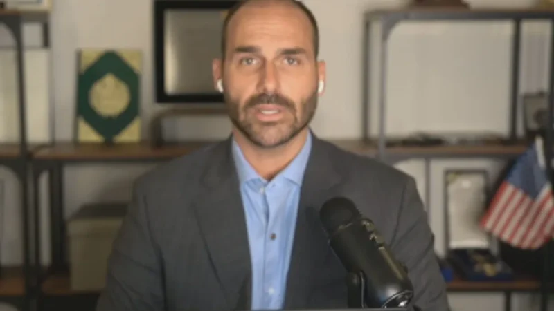 Brasil será mergulhado no caos se não ceder a Trump, diz Eduardo Bolsonaro
