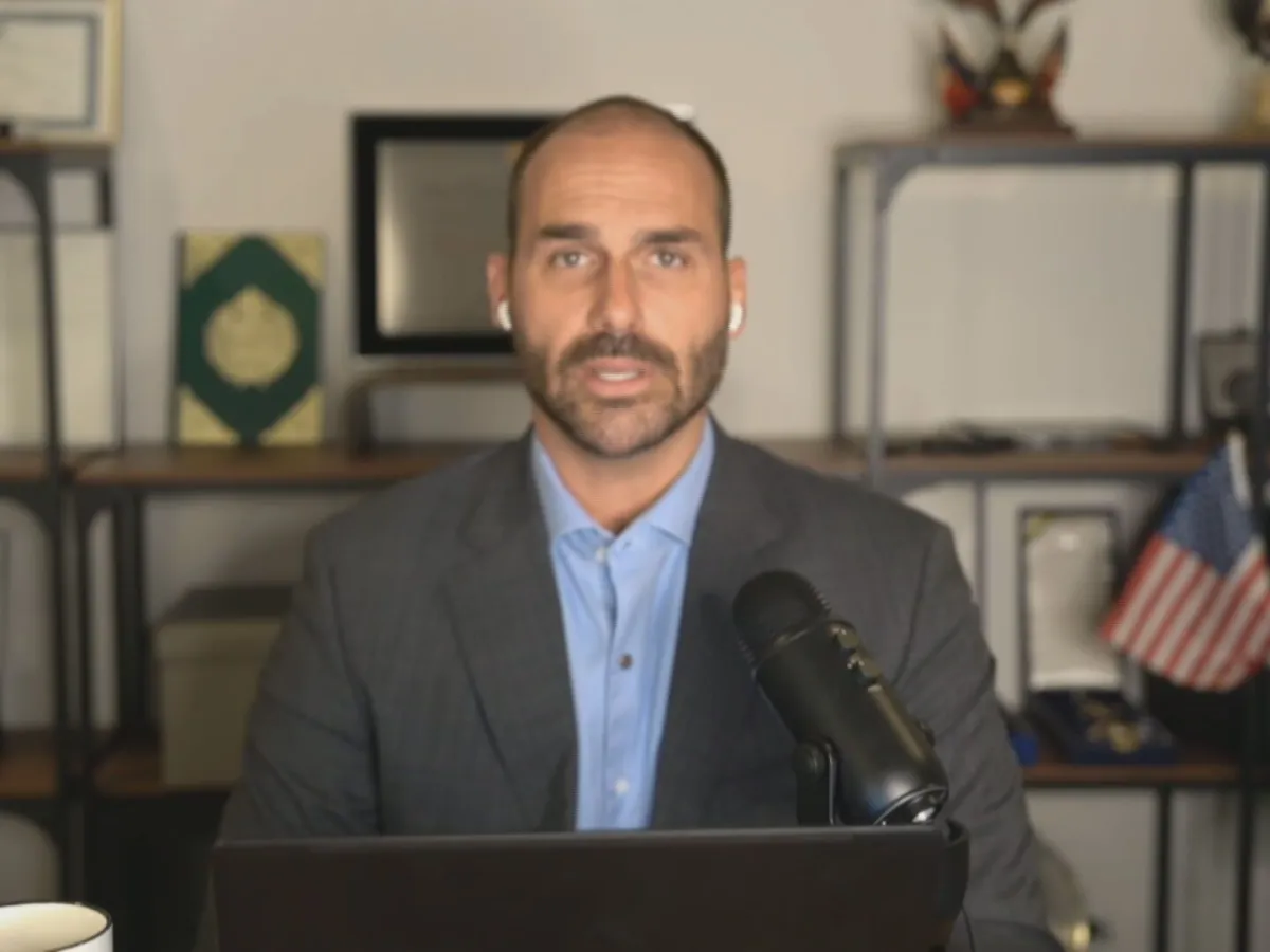 Brasil será mergulhado no caos se não ceder a Trump, diz Eduardo Bolsonaro