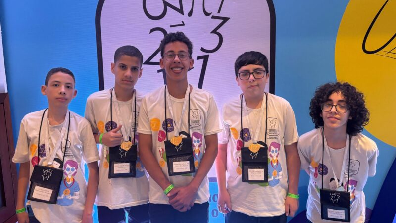 Alunos da rede pública do DF recebem ouro na Olimpíada Brasileira de Matemática