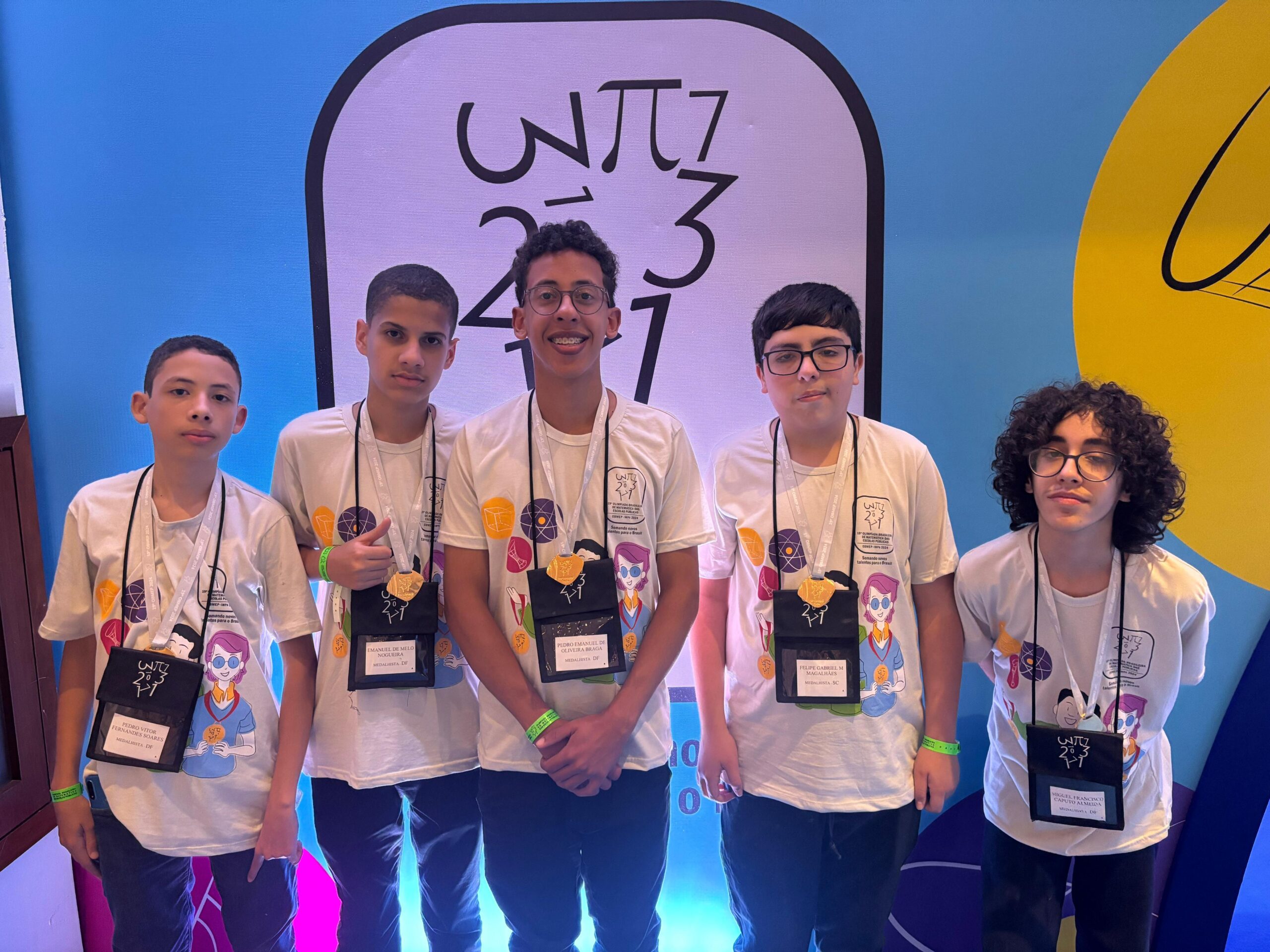 Alunos da rede pública do DF recebem ouro na Olimpíada Brasileira de Matemática