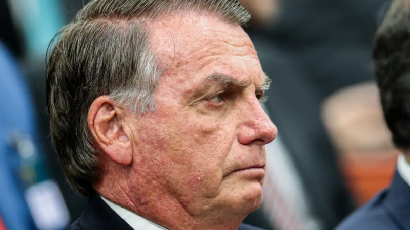 Após entregar defesa, Bolsonaro aguarda definição de Moraes sobre prisão