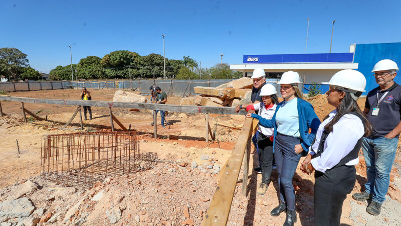 Governadora em exercício vistoria obras em hospital e na administração regional de Brazlândia