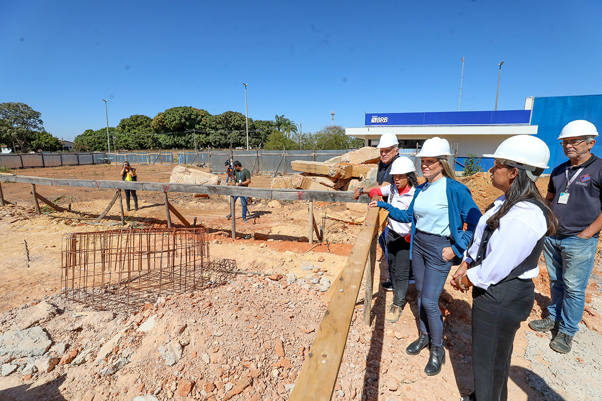 Governadora em exercício vistoria obras em hospital e na administração regional de Brazlândia