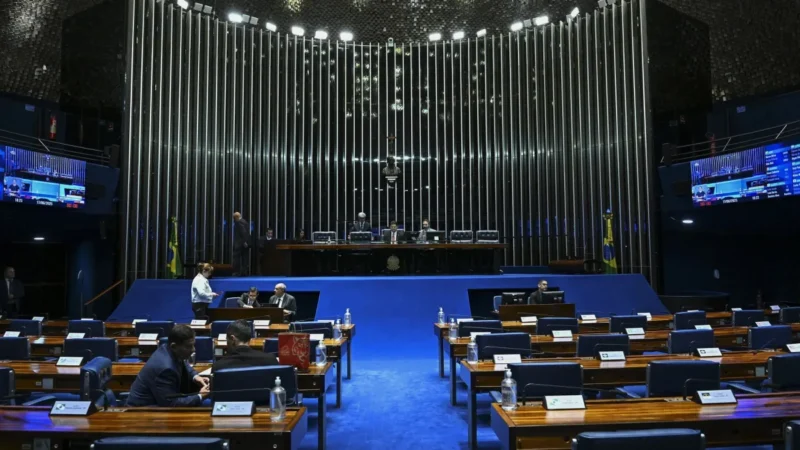 Senado aprova consignado para CLT com inclusão de trabalhadores de app