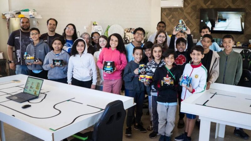 Aulas de robótica no Gama preparam alunos da rede pública para competições nacionais