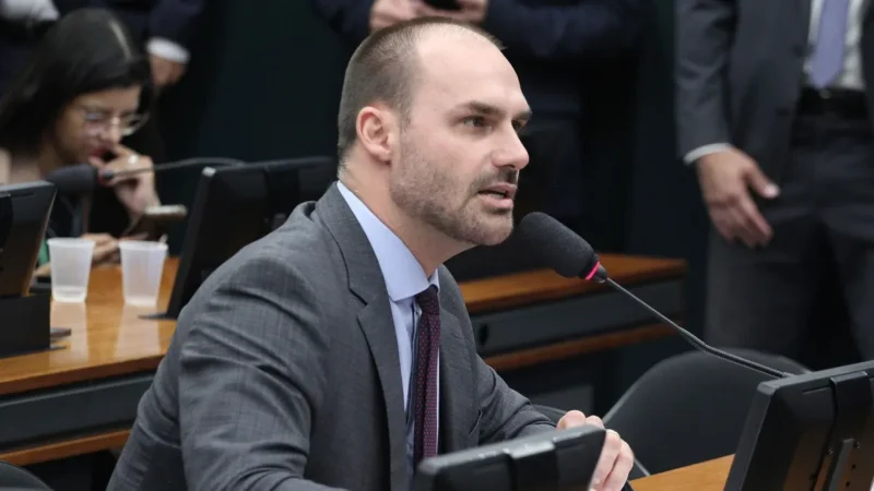 Eduardo insiste em tarifaço e é criticado por aliados de Bolsonaro