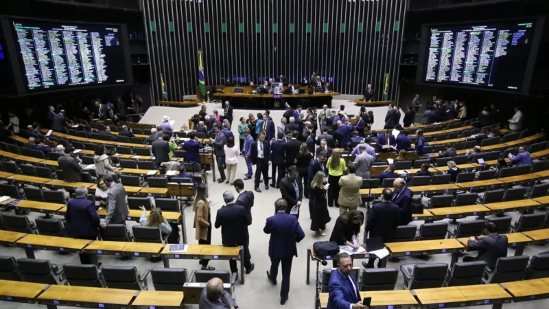 Câmara aprova criação de 200 cargos no STF; proposta vai ao Senado