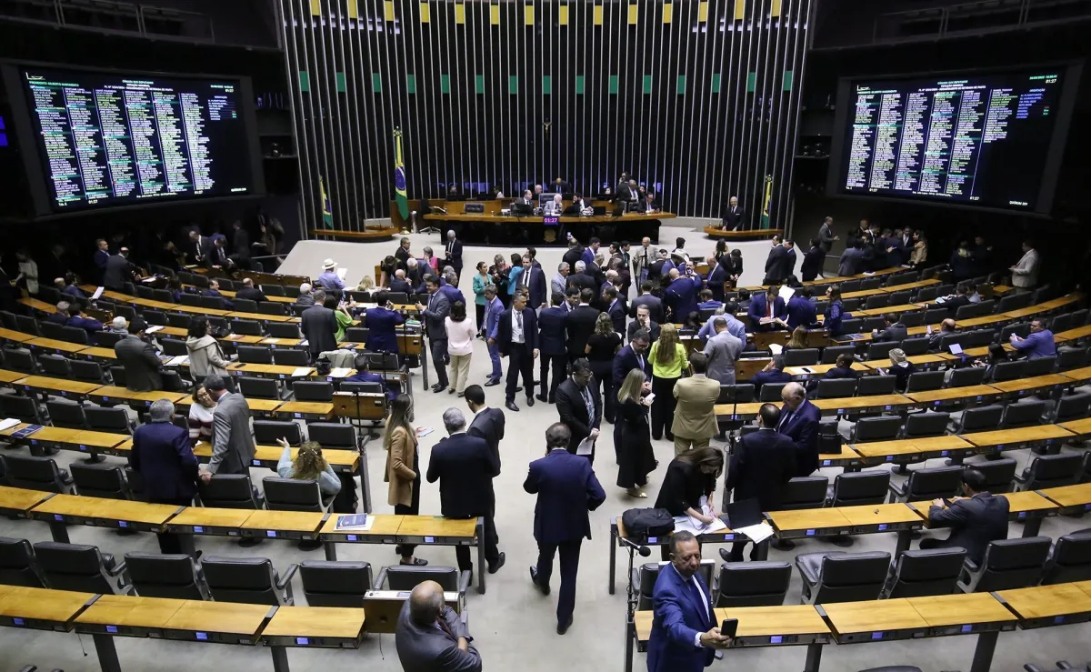 Câmara aprova criação de 200 cargos no STF; proposta vai ao Senado
