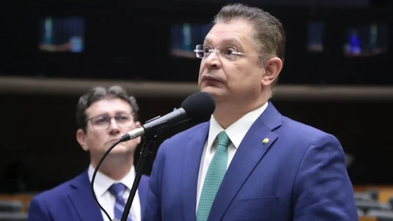INSS: “Brasileiros vão pagar pelo roubo duas vezes”, diz líder do PL