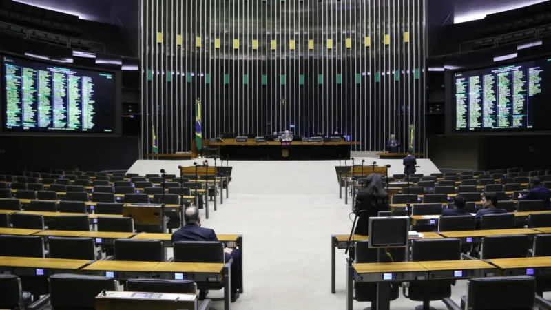Mesa da Câmara declara a perda de mandatos de 7 deputados; veja quem são