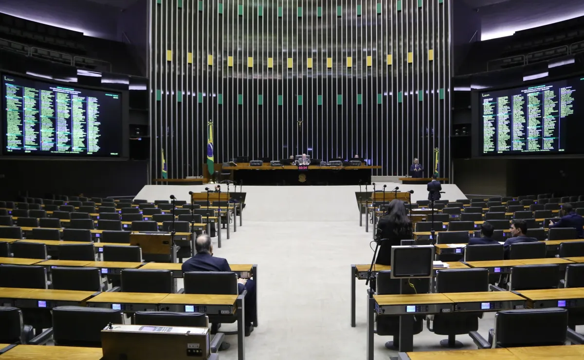 Mesa da Câmara declara a perda de mandatos de 7 deputados; veja quem são