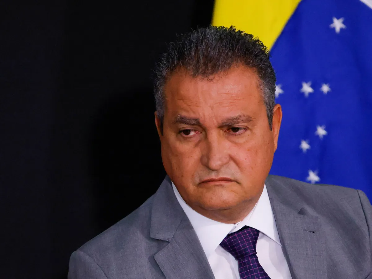 “Parece filme de sequestradores”, diz Costa sobre família Bolsonaro
