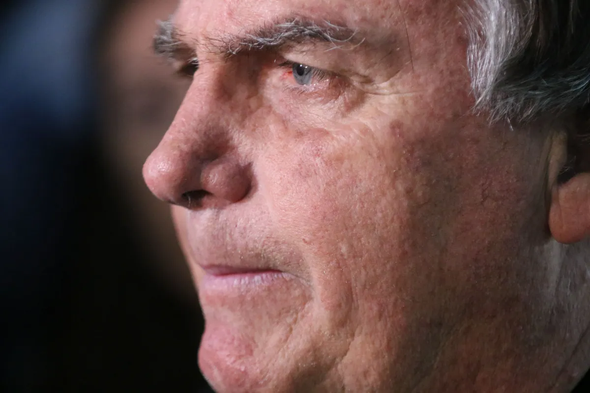Bolsonaro afirma que silêncio é orientação de advogados: “Nada mudou”