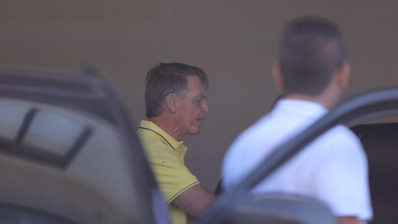 PF pede a Moraes vigilância 24h dentro da casa de Bolsonaro