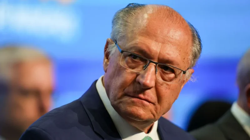 Alckmin sobre Eduardo: lamento que maus brasileiros trabalhem contra o país