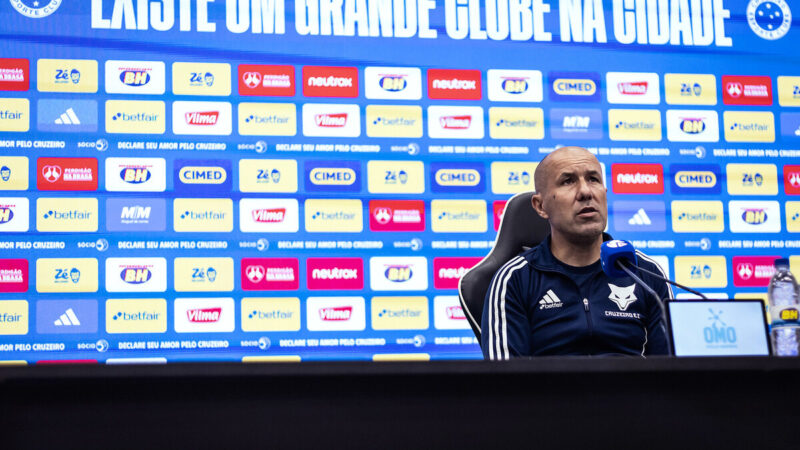 Leonardo Jardim destaca Fabricio Bruno e a evolução nas bolas paradas
