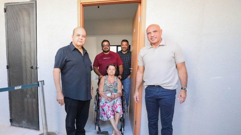 Mais 140 famílias recebem as chaves da casa própria no Sol Nascente