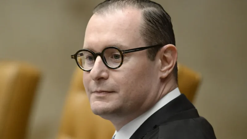 Data definida por Zanin impede que vista adie caso de Bolsonaro para 2026