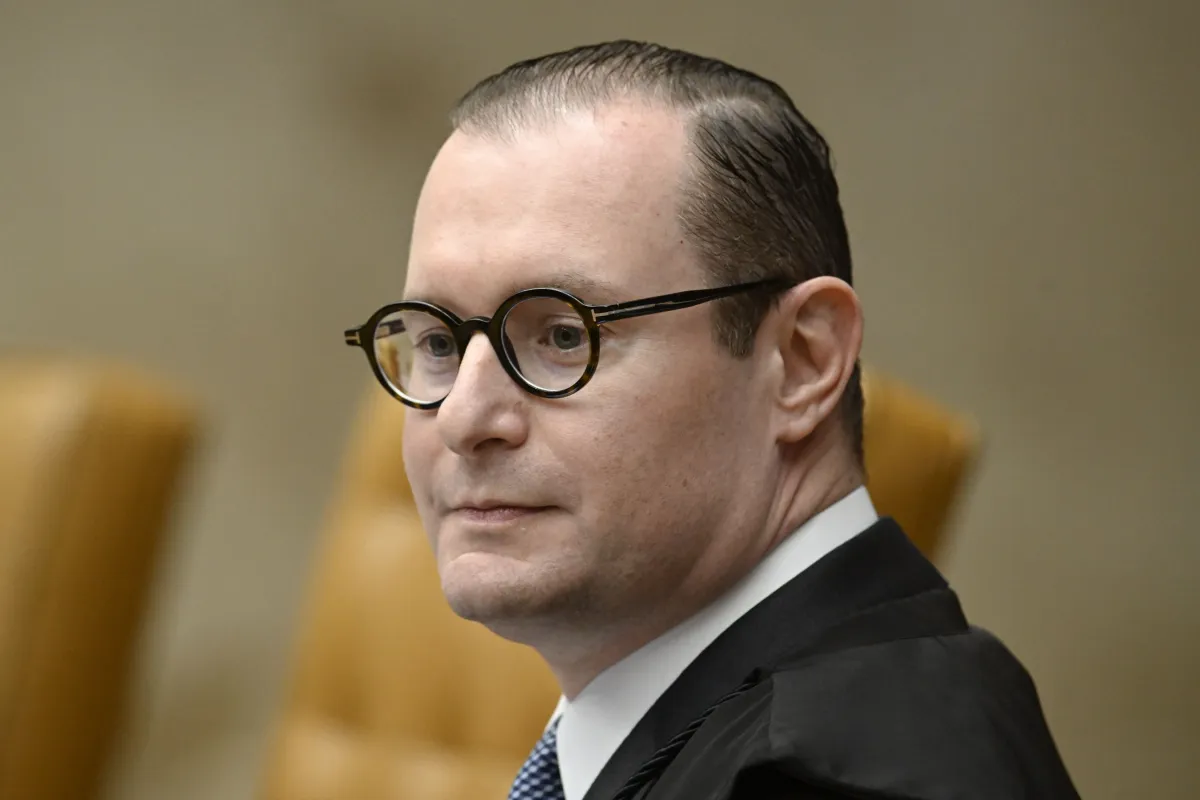 Data definida por Zanin impede que vista adie caso de Bolsonaro para 2026