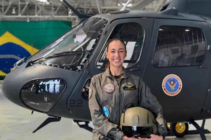 Conheça Emily Braz, a primeira mulher piloto de helicóptero do Exército