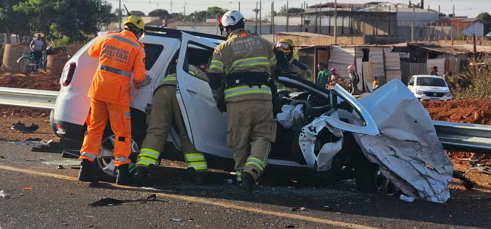 Morre segunda vítima de acidente entre carro e caminhão na MGC-452