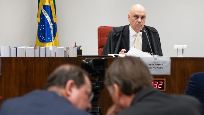 Vigilância de Bolsonaro: Moraes quer posição da PGR sobre pedido da PF