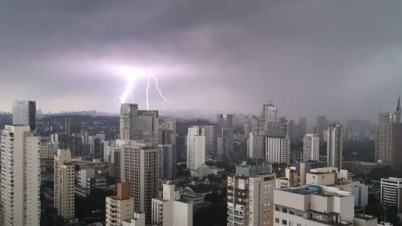 Após veranico, chuvas intensas atingem partes do país; confira o clima