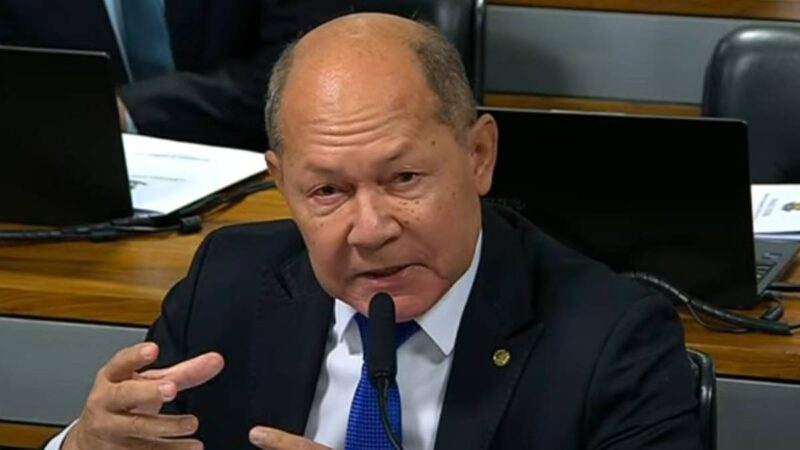 CPMI do INSS: deputado comete gafe ao acusar Lula de homofobia; vídeo