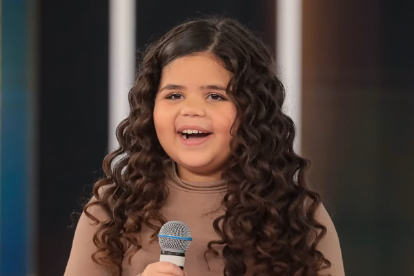 Vídeo: menina de 8 anos viraliza após pregar em programa do SBT