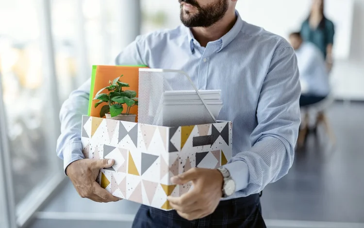 O que fazer após ser demitido: guia completo para se reerguer