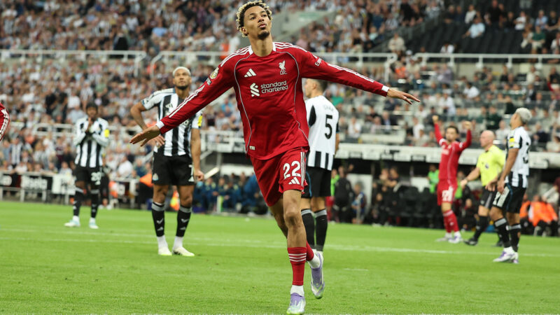 Premier League: Liverpool marca no fim e vence Newcastle fora de casa