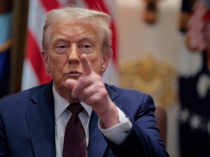 Justiça decide que demissões em massa do governo Trump foram ilegais
