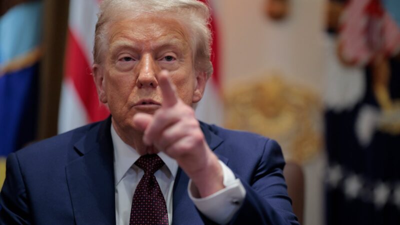 Tribunal decide que maioria das tarifas de Trump é ilegal, e ele reage