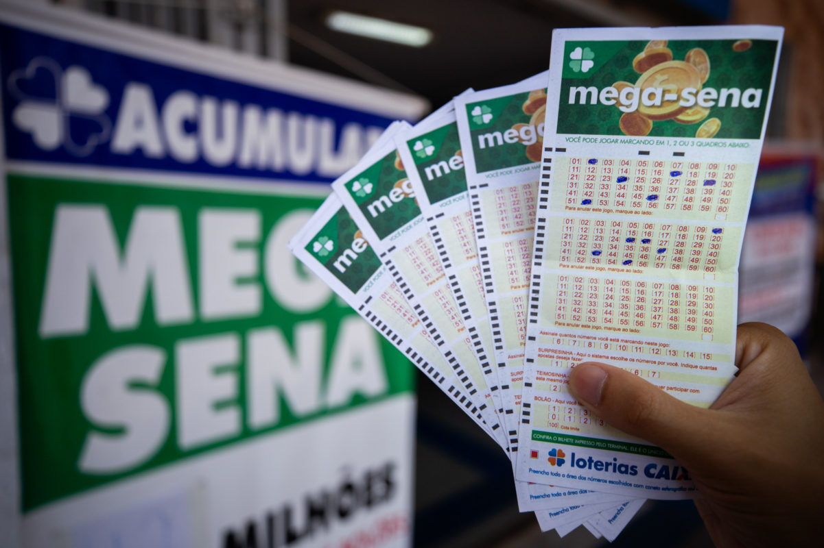 Mega-Sena acumula e prêmio vai a R$ 8 milhões. Confira os números