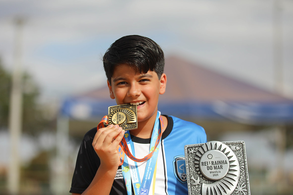 Aluno do COP de Samambaia conquista medalha nacional em competição aquática no Lago Paranoá