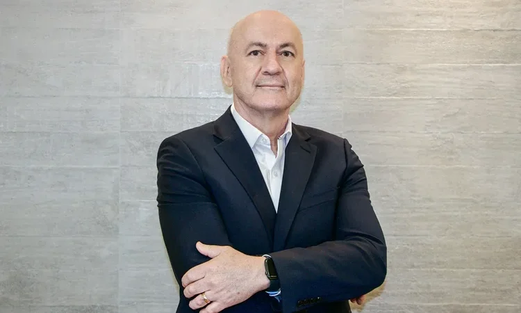 Ele aprendeu inglês após os 40 anos e hoje lidera farmacêutica especializada em saúde do cérebro