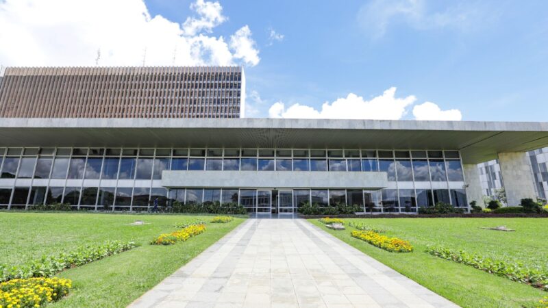 GDF conclui pagamento do reajuste de 18% para servidores