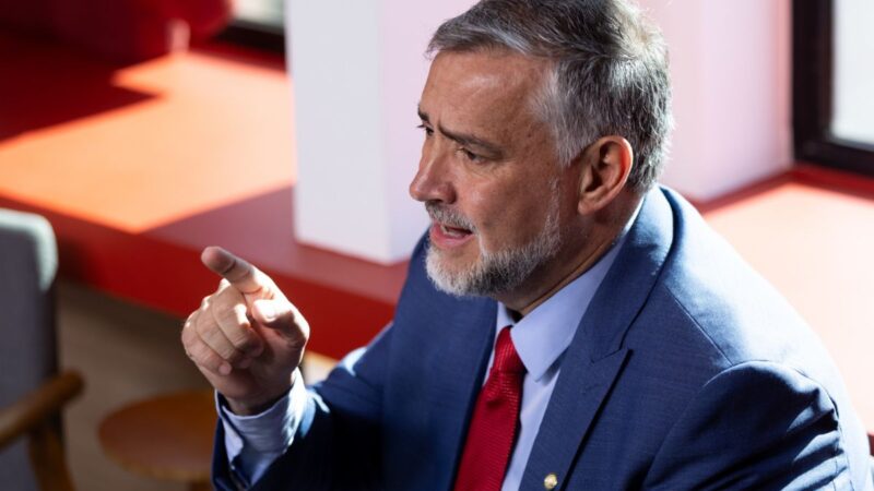 CPMI do INSS: Paulo Pimenta defende foco em “quem roubou o dinheiro”