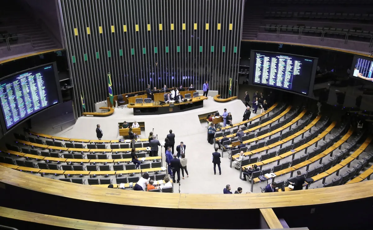 Câmara aprova MP para acelerar análise de benefícios do INSS