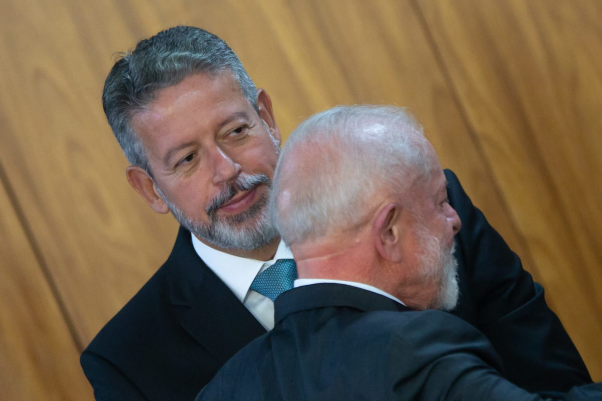 Lira deve manter controle da Caixa, mesmo com “término” do PP com Lula