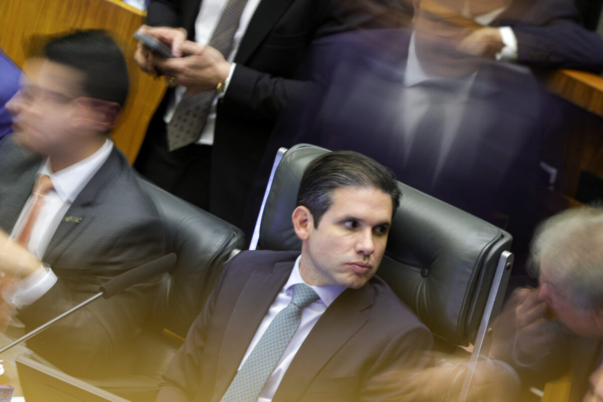 PEC da Blindagem implode após sugestão de texto paralelo