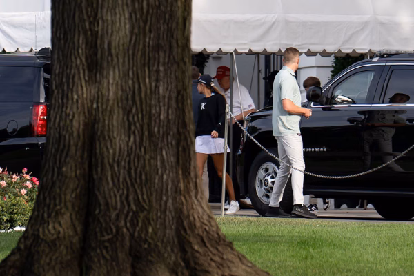 Após fake news sobre morte, Trump vai jogar golfe nos EUA