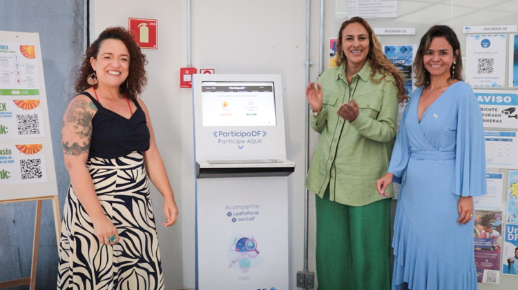 Comunidade acadêmica da UnDF recebe totem itinerante do Participa DF