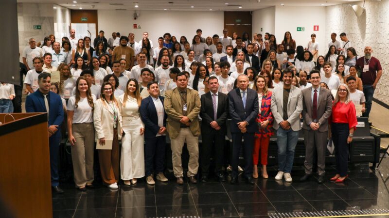 Estudantes da rede pública do DF assumem cadeiras no Parlamento Jovem Distrital